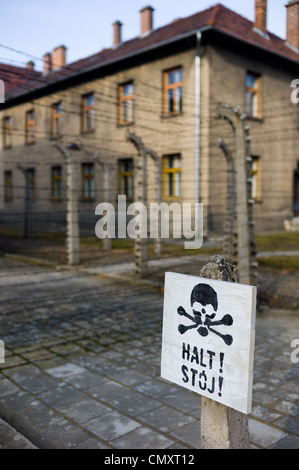 Gefahr des Todes Warnzeichen im KZ Auschwitz, Polen Stockfoto