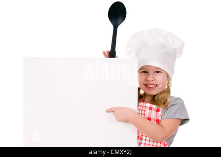 Mädchen in Kochmütze zeigt auf leeres Blatt isoliert auf weißem Hintergrund Stockfoto
