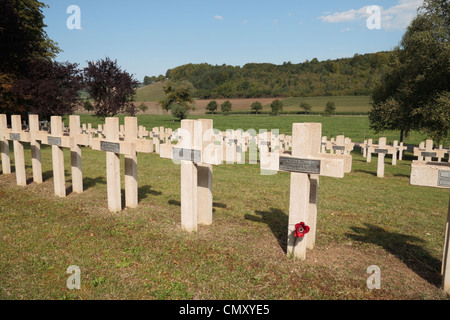 Gräber in der Nekropole Nationale Les Éparges (auch bekannt als die französische nationale Friedhof du Trottoir), Les Eparges, Frankreich. Stockfoto