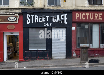 "Street Cafe' - ein kleines Café in Glasgow High Street, welche Ansprüche werden 24/7 geöffnet, obwohl anscheinend nicht der Fall sein! Stockfoto