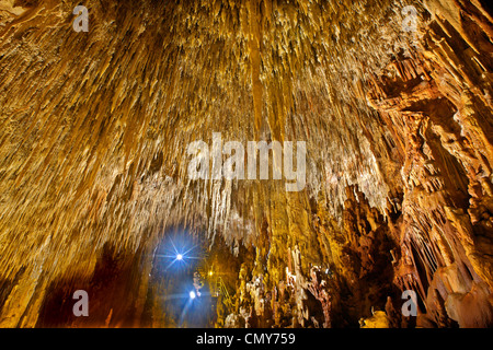 Die Kastania-Höhle, eine der schönsten Höhlen in Griechenland, in Vatika Region Lakonien, Peloponnes, Griechenland Stockfoto