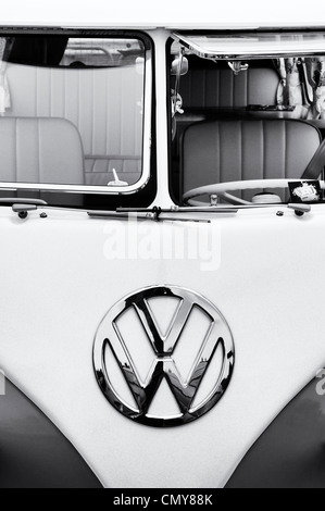 Split Screen VW Volkswagen Wohnmobil. Monochrom Stockfoto