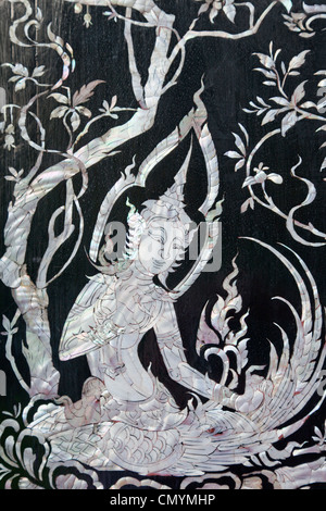 Thailand, Provinz Trat, Koh Chang, Wat Klong Prao, Mutter der Perle-Inlay-Tür-Dekoration Stockfoto