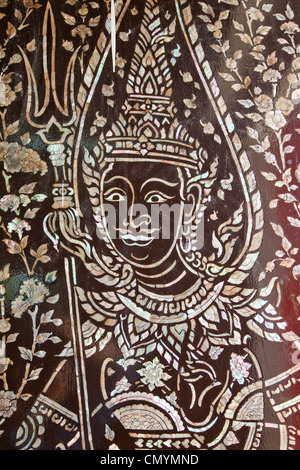 Thailand, Provinz Trat, Koh Chang, Salak Phet Bucht, Wat Salak Phet, Mutter der Perle-Inlay-Tür-Dekoration Stockfoto
