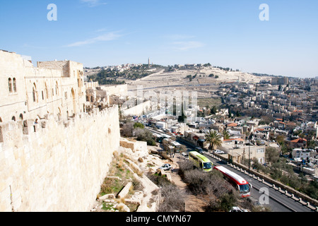 Blick von den Mauern der Altstadt auf dem Ölberg in Ost-Jerusalem. Israel Stockfoto