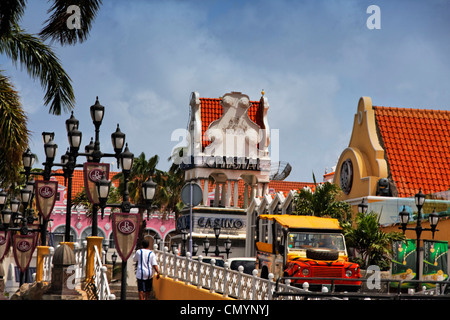 Antillen, Aruba, Oranjestadt, Hauptstraße, Crystal Casino Stockfoto