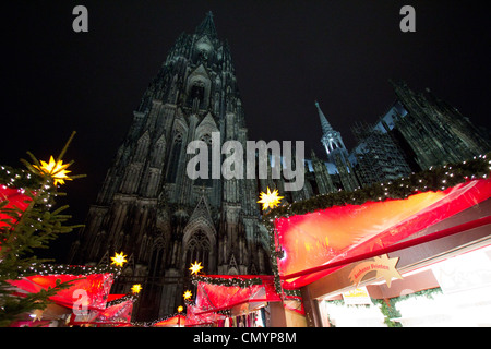 Weihnachtsmarkt am Dom in Köln Stockfoto