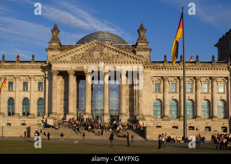 Berlin, Reichstagsgebäude mit der Kuppel von Norman Forster, im freien Stockfoto