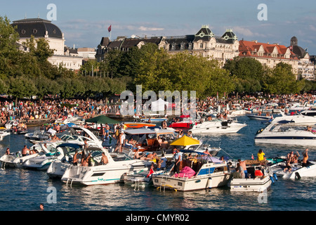 Schweiz, Zürich, Streetparade, Party-Boote am Zürichsee Stockfoto