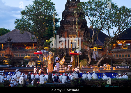 Tempel in Ubud während der Koningan Zeremonie, Bali Indonesien Stockfoto