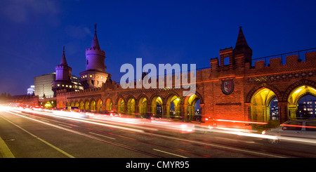 Oberbaumbrücke, Arkaden, Verkehr, Friedrichshain-Kreuberg, Berlin Stockfoto