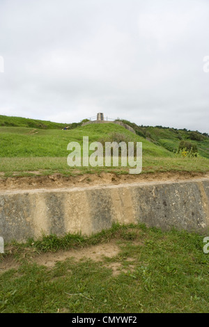 5. Engineer Special Brigade Memorial Erinnerung an die D-Day-Toten am deutschen Bunker WN62 mit Blick auf Omaha Beach in der Normandie Stockfoto