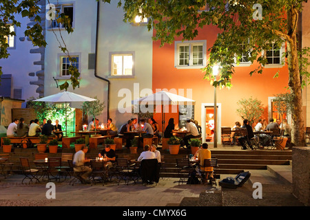 Restaurants und Straßencafés im Rosenhof in Sommer, Niederdorf, Zürich, Schweiz Stockfoto