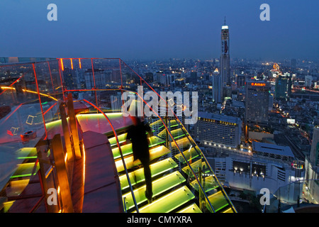 Red Sky Bar auf dem Dach, Centara Grand, Bangkok, Thailand Stockfoto