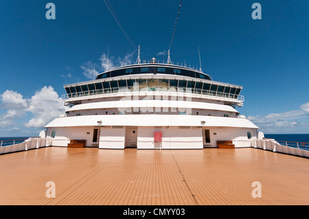 Die Brücke von Holland America Cruise Line das Schiff, Nieuw Amsterdam, im Jahr 2010 in Betrieb genommen. Bild stammt von dem Vorderdeck. Stockfoto