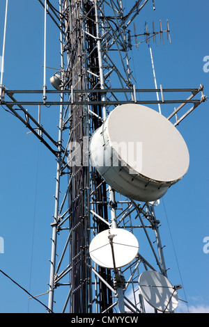 Sat-Anlagen, Telekommunikation & Türme Zelltechnologie. Stockfoto