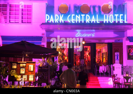 Miami Beach, Florida, Ocean Drive, historisches Art déco-Viertel, Park Central, Hotel-Hotels in Motel Motels, Silvester, Nachtleben am Abend Stockfoto