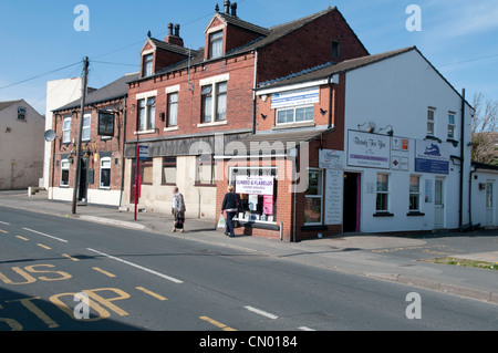 Geschäfte und Geschäftsräume; High Street, Kippax Stockfoto