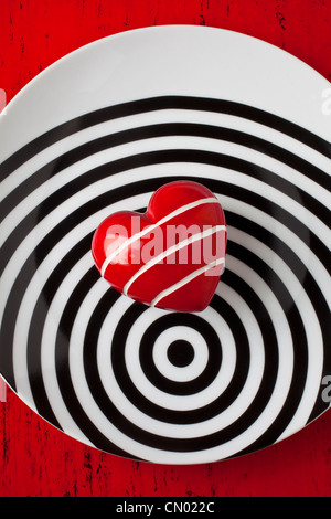 Red heart on circle plate Stockfoto