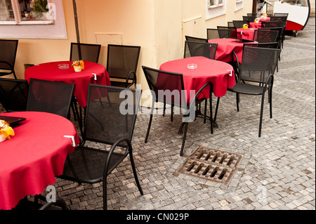 Ein Schuss Farbe der Restaurant-Terrasse-Setup. Stockfoto