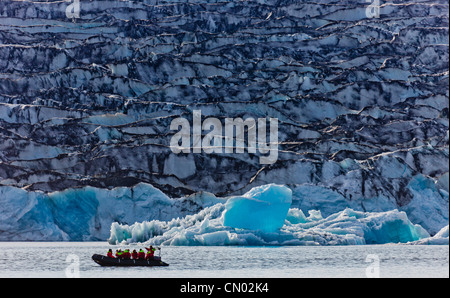 Tierkreis-Bootstour auf der Jökulsárlón Glacial Lagune, Breidamerkurjokull Gletscher, Vatnajökull-Eiskappe, Island Stockfoto