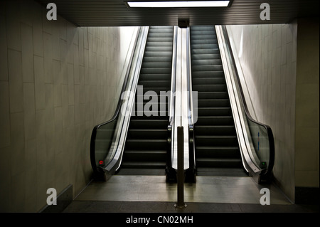 POV erschossen Rolltreppe hinauf. Stockfoto