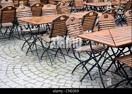 Ein leeres Café in Deutschland zeigt die Auswirkungen der einen wirtschaftlichen Niedergang. Stockfoto