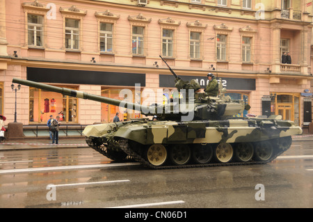 Moderne Panzer auf Probe der Militärparade in Moskau, Russland Stockfoto