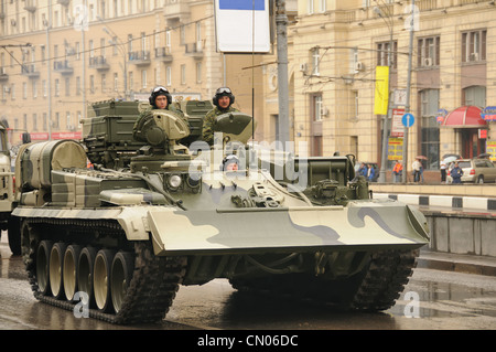 Moderne Panzer auf Probe der Militärparade in Moskau, Russland Stockfoto