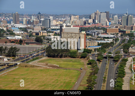 Blick auf Durban CBD von der Aussichtsplattform des Moses Mabhida Stadium Stockfoto