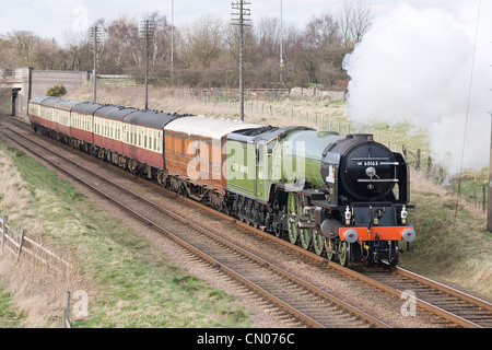 Ziehen einen Personenzug auf der Great Central Railway Dampflok Stockfoto