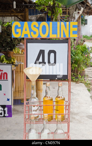 Benzin verkauft in Flaschen in Phuket, Thailand Stockfoto