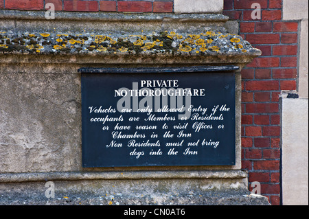 LONDON, Großbritannien - 28. MÄRZ 2012: Schild an der Wand am Eingang des Lincoln's Inn Stockfoto