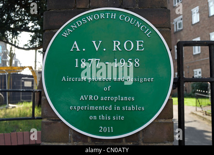 Wandsworth Rates grüne Plakette Kennzeichnung der Website der Ställe verwendet von Aviation pioneer a V Roe, Putney, London, england Stockfoto