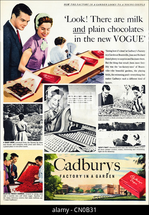 Cadbury Fabrik in einem Garten am Bournville Anzeige Original Werbung von der 1950er Jahre Periode Zeitschriftenwerbung Stockfoto