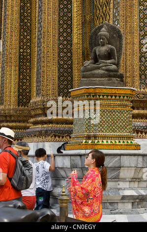Touristen am Wat Pra Keaw, Grand Palace, Bangkok, Thailand Stockfoto