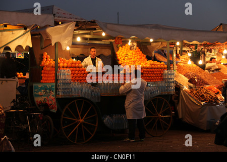 Orangensaft-Stall in Marrakesch Stockfoto