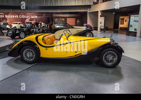 1934 Voisin C27 Grand Sport Cabriolet im Mullin Museum in Oxnard, Kalifornien Stockfoto