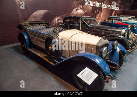 Autos, die waren einst in der Auto-Sammlung Schlumpf und behielt durch die Schlumpf-Familie dann verkauft an Peter Mullin links unrestore Stockfoto