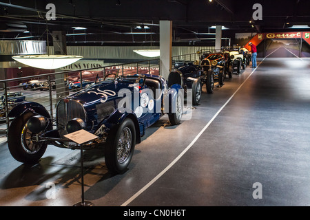 Eine Linie der Rennwagen im Mullin Museum in Oxnard, Kalifornien Stockfoto