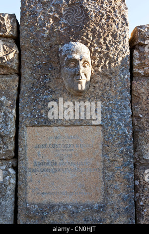 Denkmal für den Ingenieur José Custódio Nunes im Póvoas e Meadas Damm in Castelo de Vide, Portugal. Stockfoto