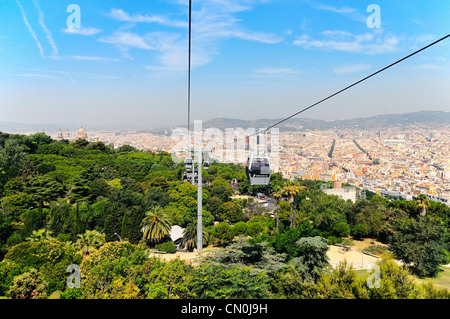 Montjuïc Aerial Tramway über Gärten von Joan Brossa, Barcelona, Spanien Stockfoto