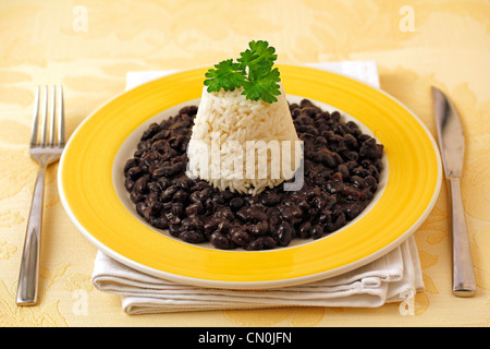 Schwarze Bohnen mit Reis. Rezept erhältlich Stockfoto