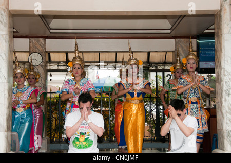 religiösen Tanz in Bangkok Straße Stockfoto