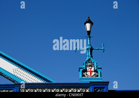 Tower Bridge, Lampe Detail, London SE1 2UP, Vereinigtes Königreich Stockfoto