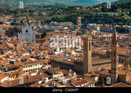 Florenz, Bargello und Badia Fiorentina Glockentürme, Kirche Santa Croce und die Stadt von Giotto Glockenturm Stockfoto