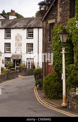 UK, Cumbria, Bowness auf Windermere, Fallbarrow Road, White House Pub Stockfoto