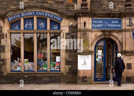 UK, Cumbria, Bowness auf Windermere, Kendal Road, Peter Rabbit und Freunde, Beatrix Potter Charakter shop Stockfoto