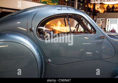 Die 1936 Bugatti Typ 57 SC Atlantic im Mullin Museum in Oxnard, Kalifornien.  Eines von drei Autos mit nur zwei Überlebende gebaut Stockfoto