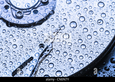 Festplatte mit Wassertropfen Stockfoto